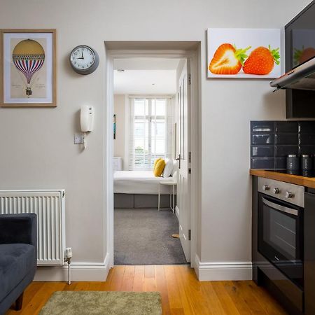 Contemporary Ground Floor Apartment - Town Centre With Parking! Cheltenham Exterior photo