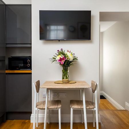 Contemporary Ground Floor Apartment - Town Centre With Parking! Cheltenham Exterior photo