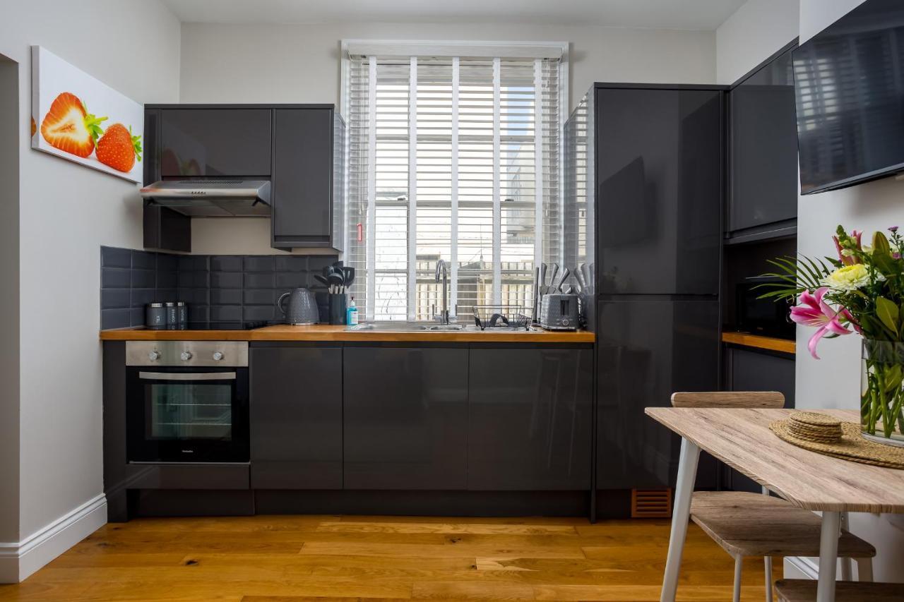 Contemporary Ground Floor Apartment - Town Centre With Parking! Cheltenham Exterior photo
