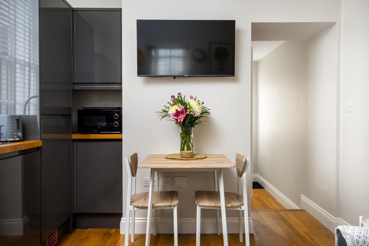 Contemporary Ground Floor Apartment - Town Centre With Parking! Cheltenham Exterior photo